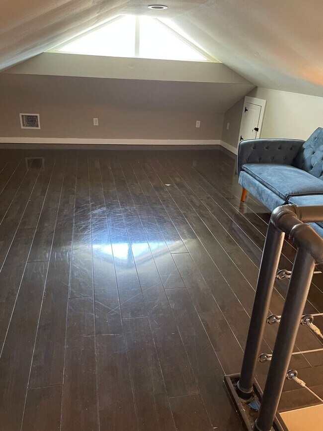 Building Photo - Beautiful 1 Bedroom in Highland