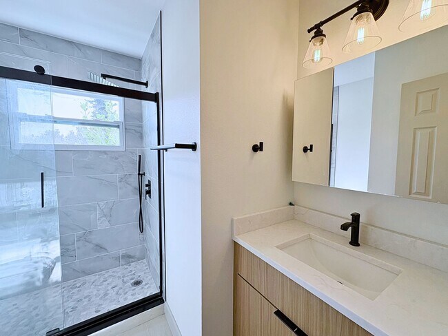 Building Photo - Fully Renovated 2BR Home with Designer Finishes & Fenced Yard