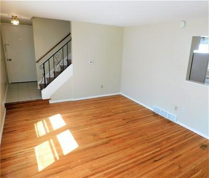 Living Area - 1165 Whitney Rd E