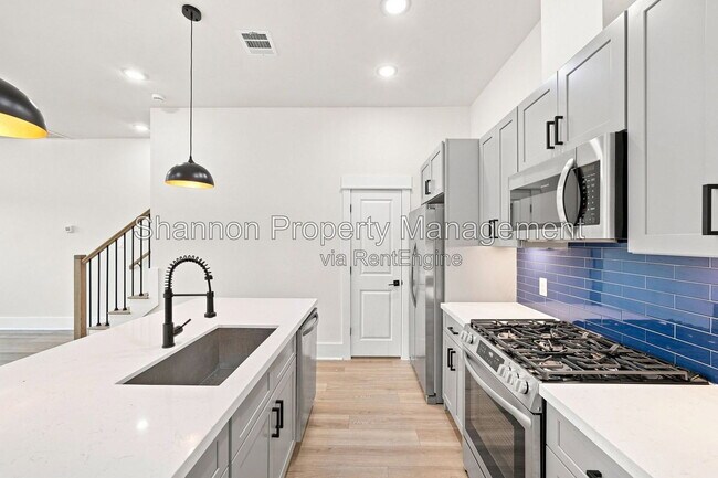 Building Photo - 3542 Amos St