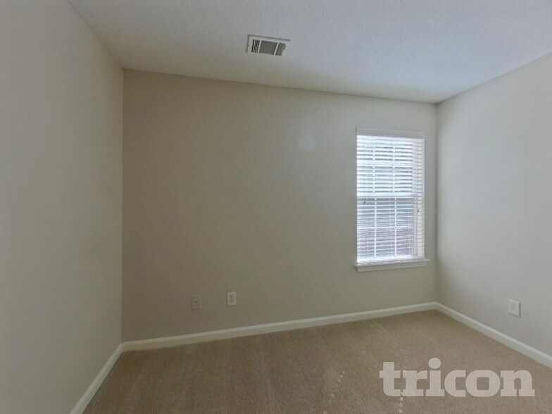 Building Photo - 2880 Chilhowee Dr