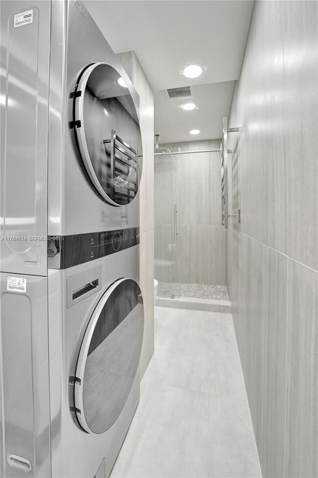 Building Photo - 4001 S Ocean Dr