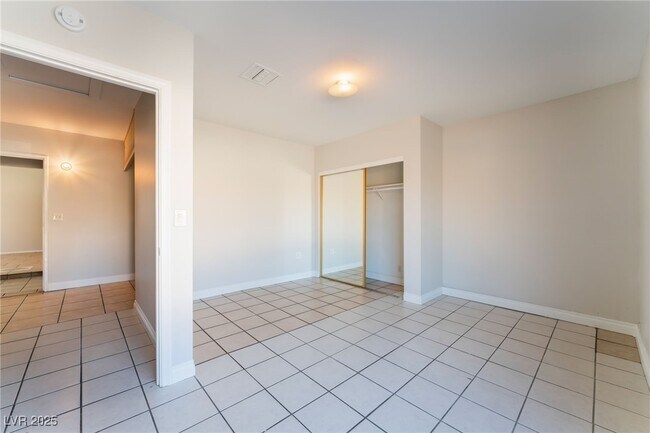 Building Photo - 5453 Requa Ave