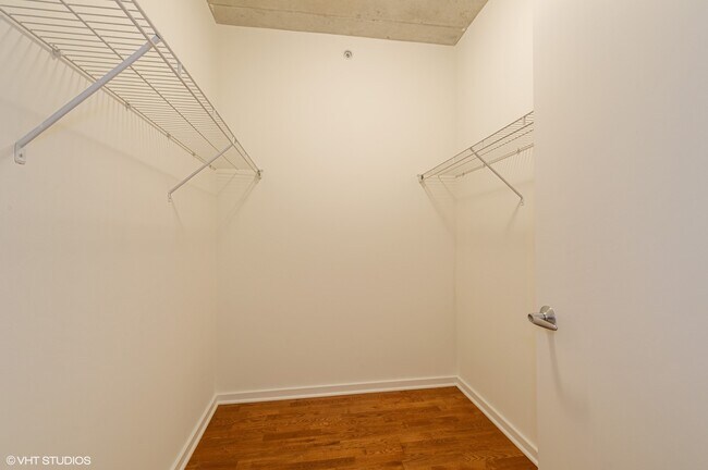 Building Photo - 659 W Randolph St