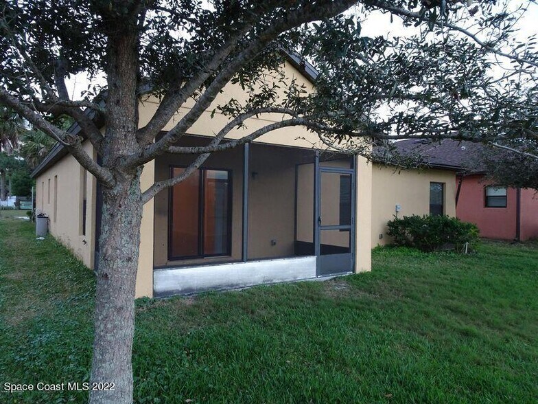 Screen Porch - 1080 Cayman Dr