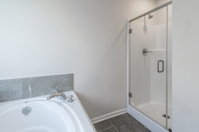 Building Photo - 911 Acorn Trail Pl