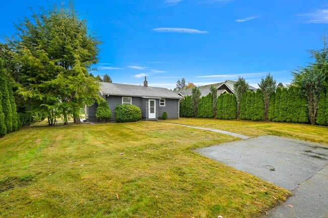 Building Photo - 2 Bedroom, 1 Bathroom Available!