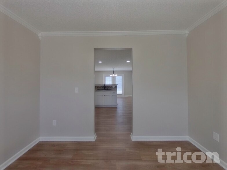 Building Photo - 3010 Thistlewood Cir