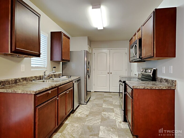 Building Photo - 300 Morning Star Dr