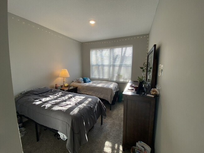 Building Photo - Great Location two-bed/two-bath off Greenway in Longfellow!