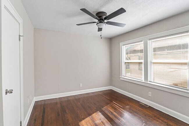 Building Photo - Affordable 2-Bed Home in Kansas City — Hardwood Floors, Porch & Pet-Friendly!