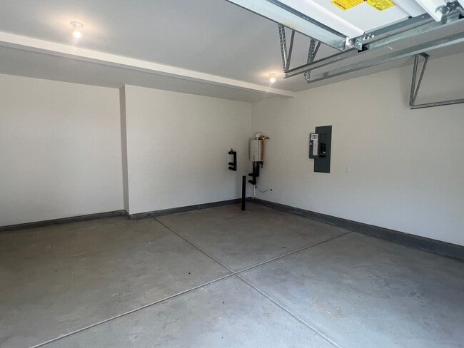 Building Photo - Fantastic Property in Troutman