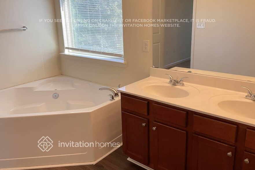 Building Photo - 3205 Franklin St