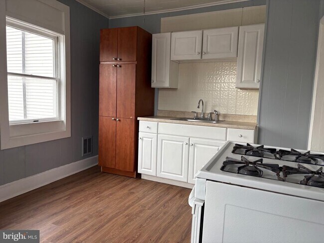 Building Photo - 2713 Hammonds Ferry Rd