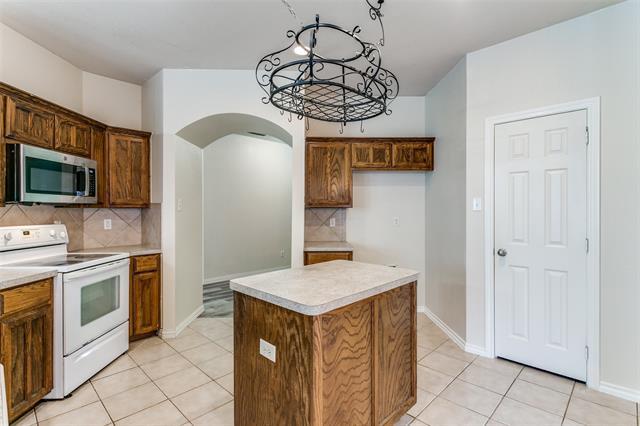 Building Photo - 2605 Silver Hill Dr