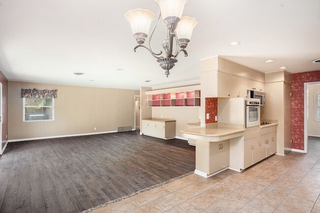 Building Photo - 7527 Quail Run Dr
