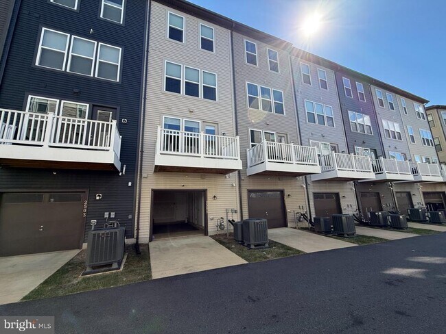 Building Photo - 2505 Nicholson St