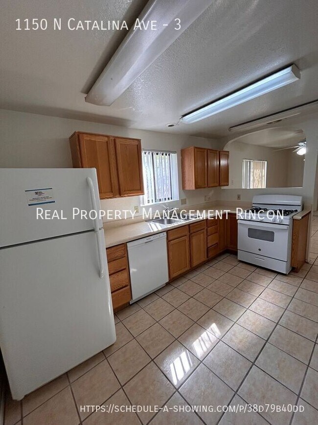 Building Photo - 1150 N Catalina Ave