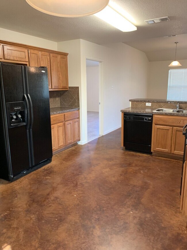 Building Photo - 4 Bdrm 2.25 Bath in Copperas Cove