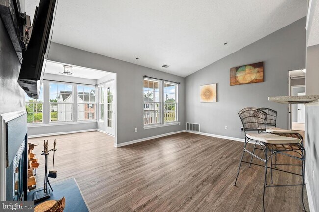 Building Photo - 611 Himes Ave
