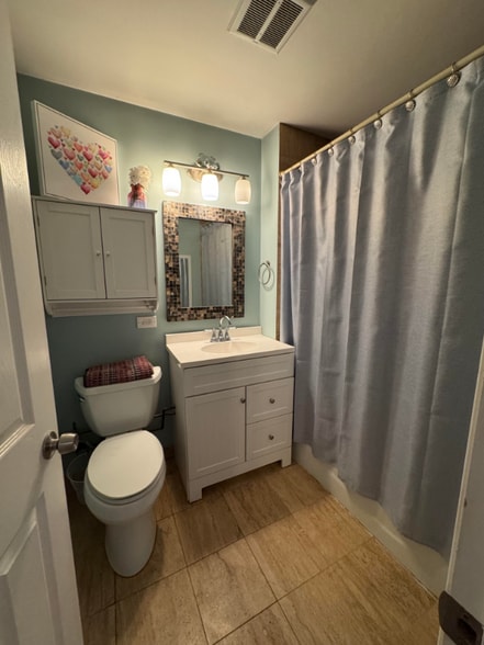 Building Photo - 3421 S Lowe Ave