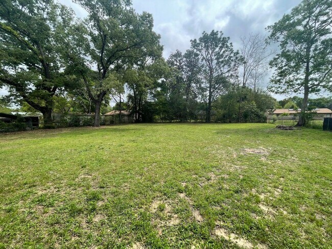 Building Photo - 122 Hillwood Dr