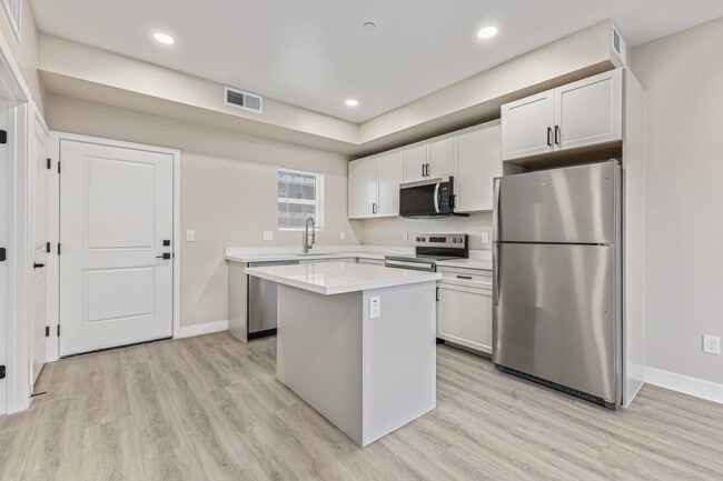 Building Photo - 1435 E Taylor St