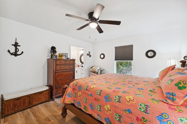 Building Photo - 526 Camellia Ave