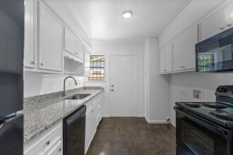 Building Photo - 600 Mimi Ln