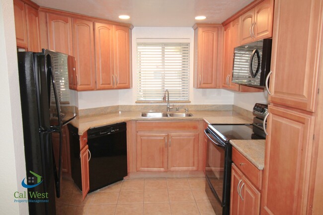 Building Photo - $2795 - 2 Bedroom, 2 Bath Condo w/ AC in G...