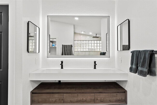 Building Photo - 15912 Willowdale Rd