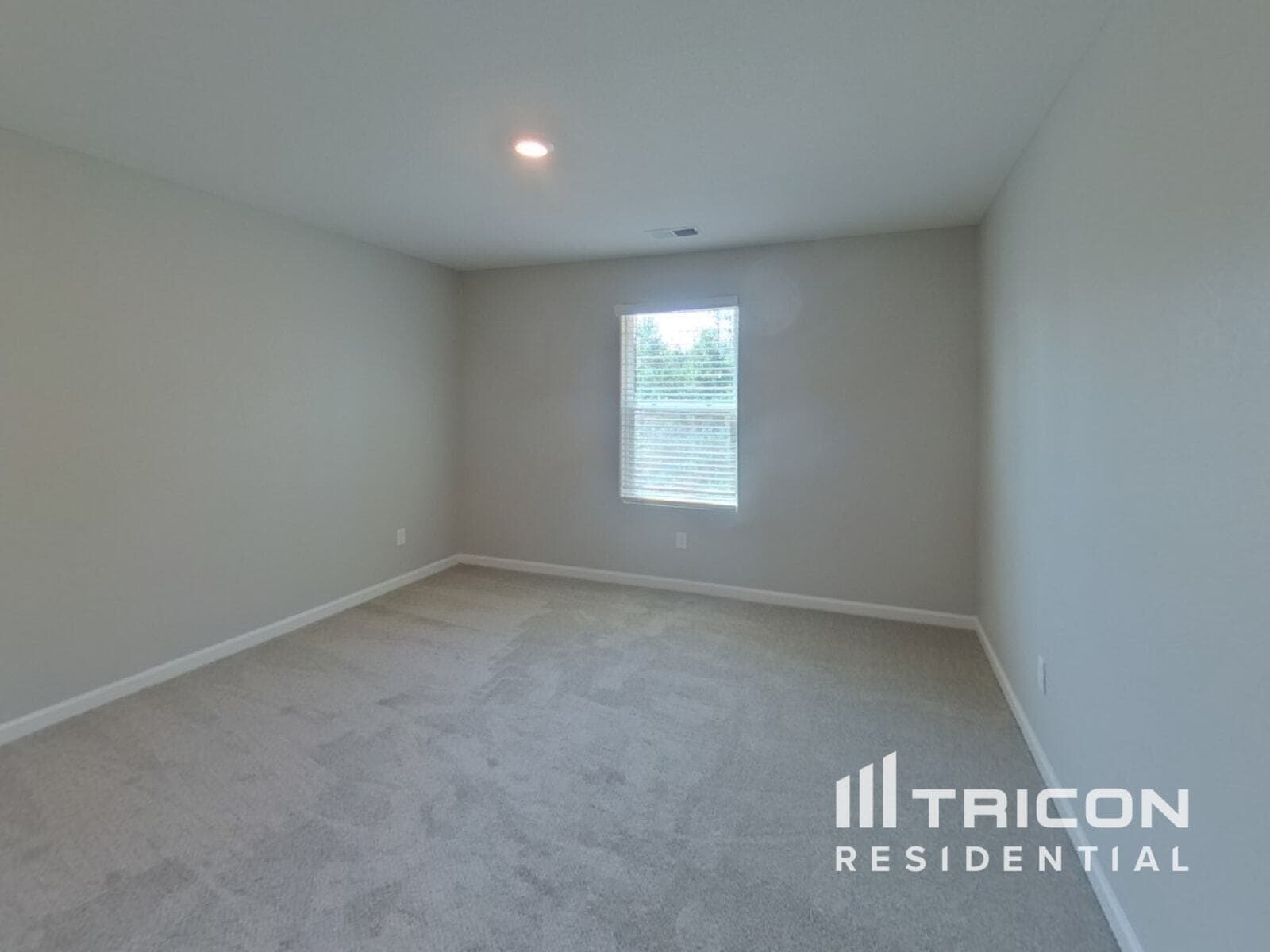 Building Photo - 2124 Southlea Dr
