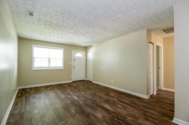 Building Photo - 2495 Willow View Ct