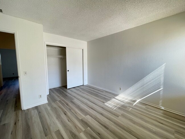Building Photo - Upgraded Linda Vista Village Townhome.