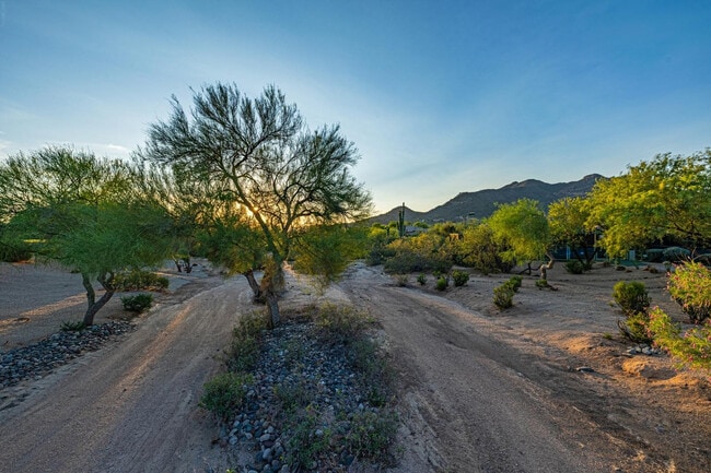 Building Photo - 7152 E Night Glow Cir