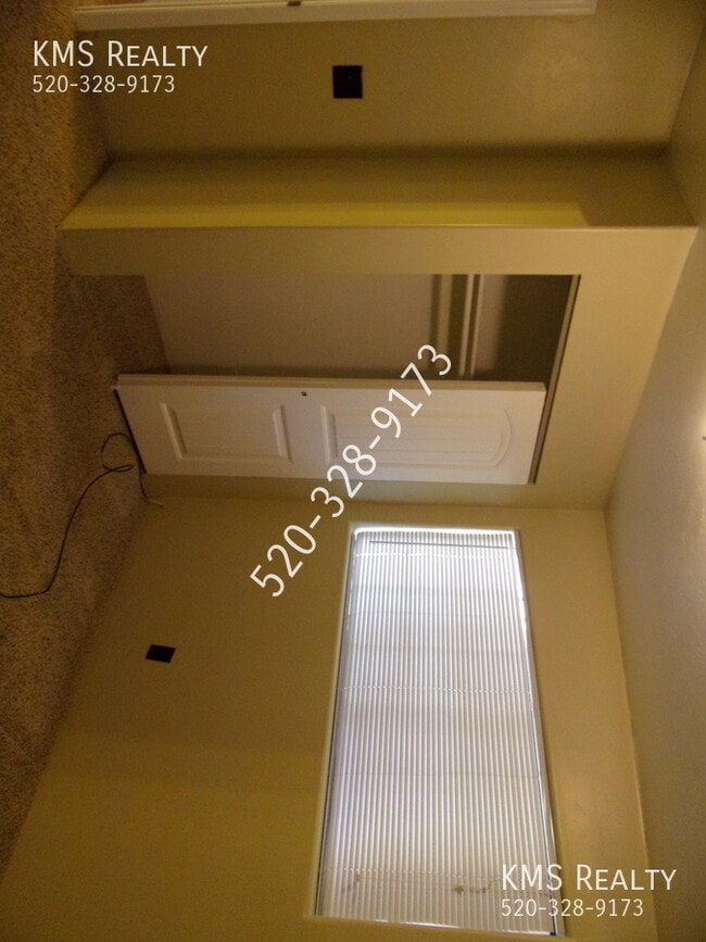 Building Photo - 5625 S Irving Dr