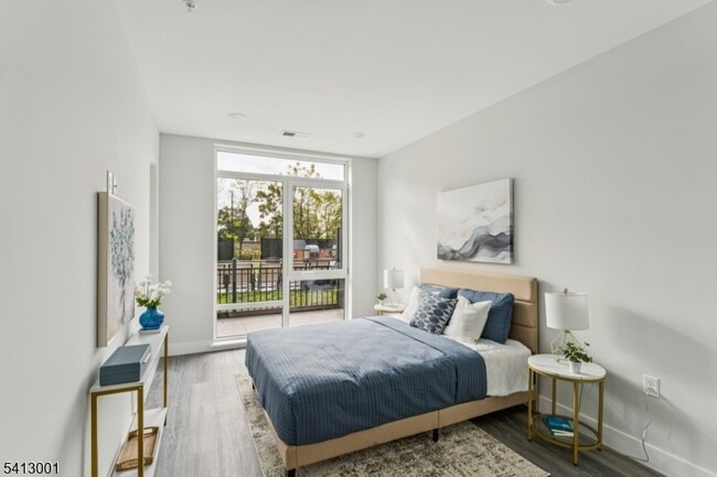 Building Photo - 140 W Webster Ave