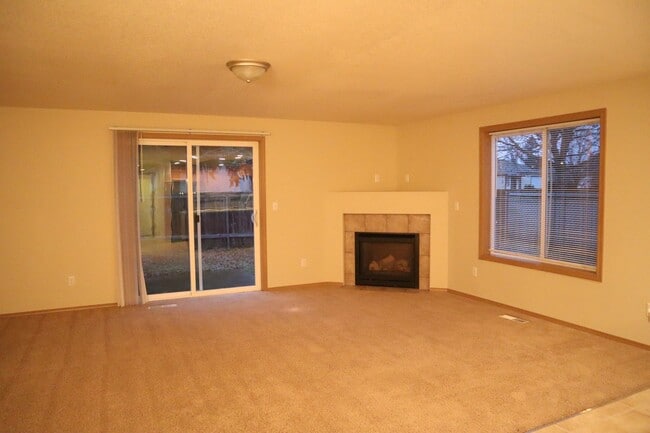 Building Photo - 3125 NE 118th Ave