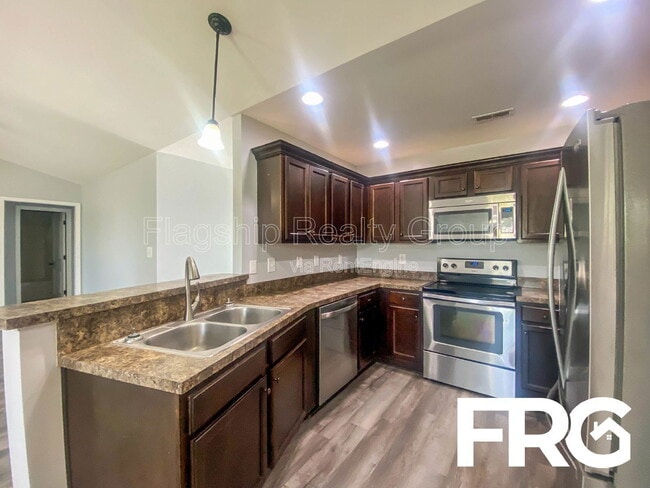 Building Photo - 200 Willow Pond Dr