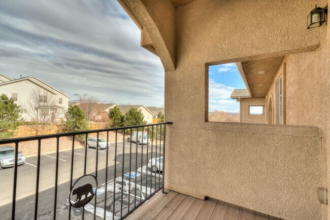 Building Photo - 2 bedroom Townhome near Bear Creek Park