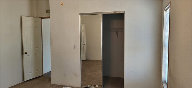 Building Photo - 3315 S Ridge Ave