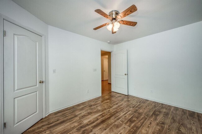 Building Photo - Spacious 5 Bedroom Clovis Home