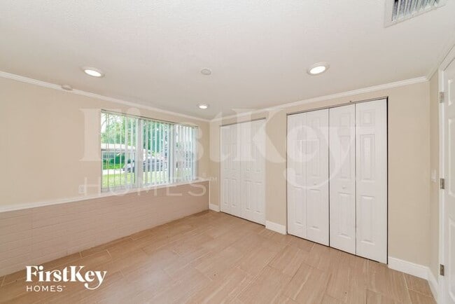 Building Photo - 4108 15th Ave W