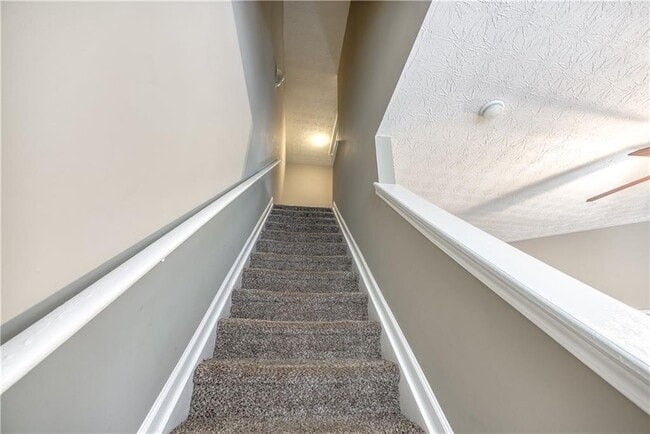 Building Photo - 2913 Vining Ridge Terrace