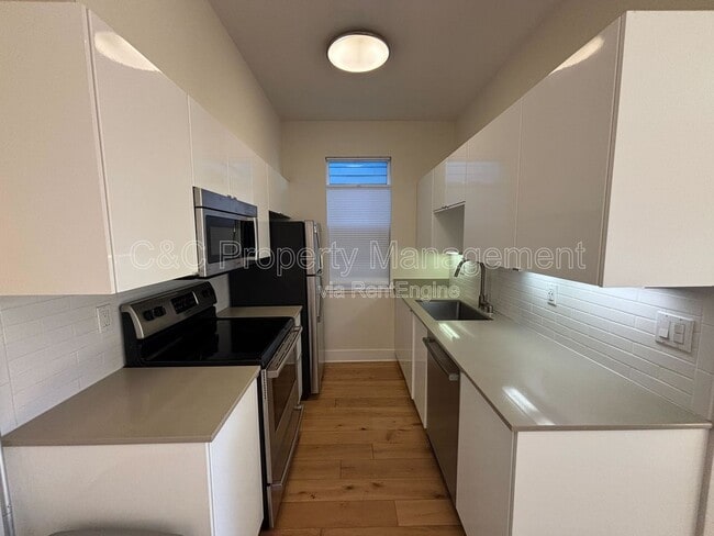 Building Photo - 75 Shoreline Ct