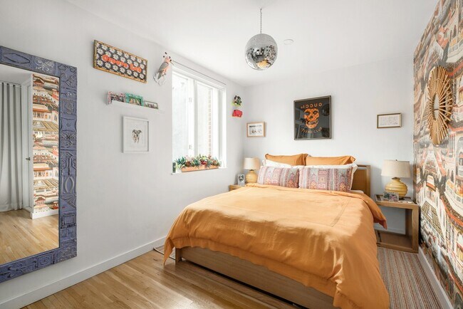 Building Photo - 165 Elizabeth St