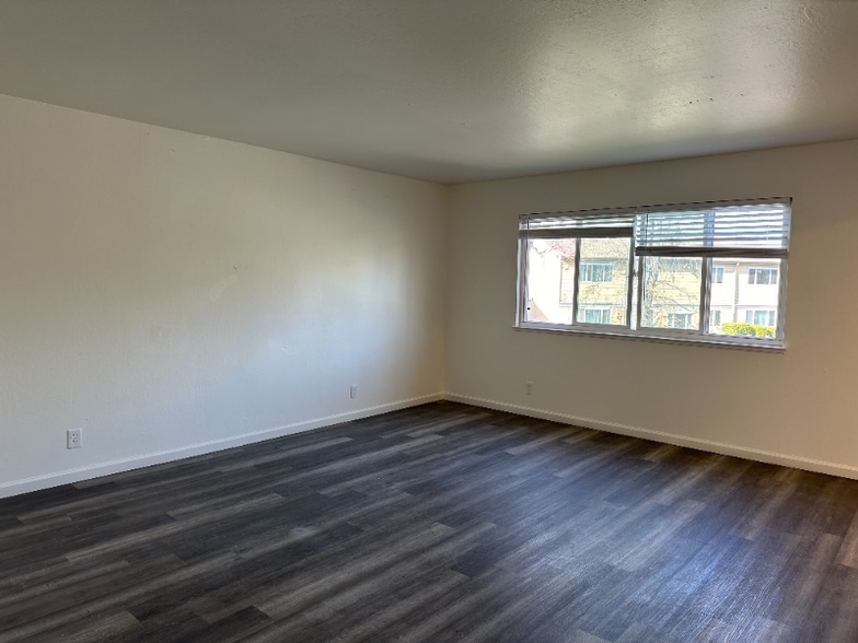 Building Photo - 1737 Ross Cir
