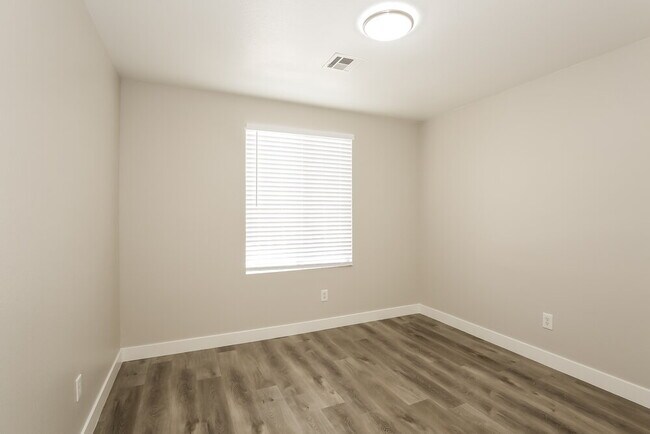 Building Photo - 523 Roberta Alecia Ave