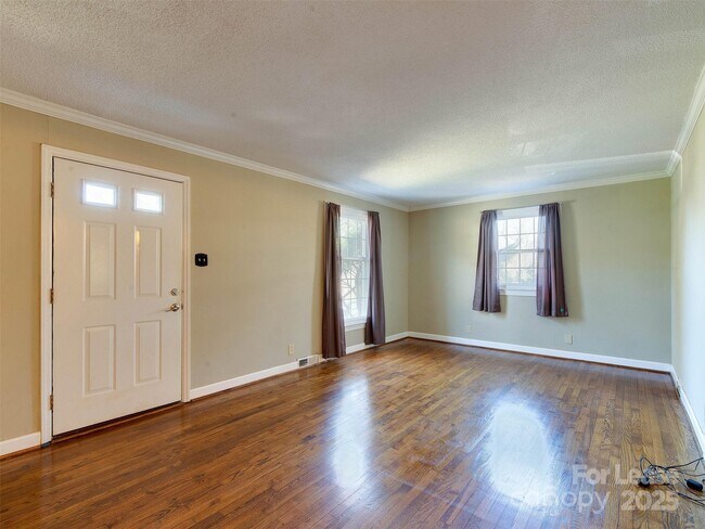 Building Photo - 4917 White Oak Rd
