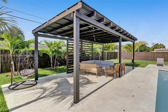 Building Photo - 8370 N Kendall Dr